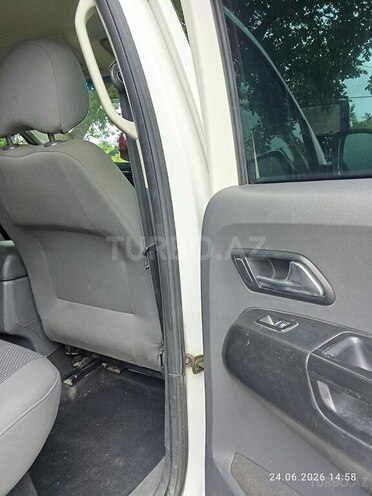 Volkswagen Amarok-17