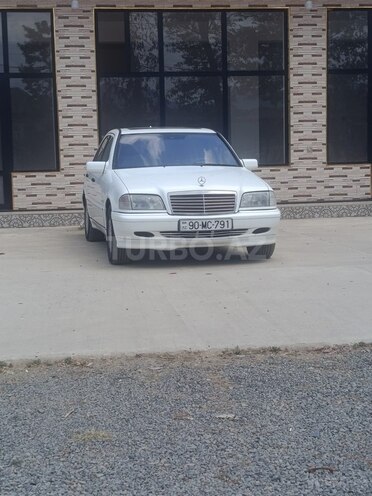 Mercedes C 220-21