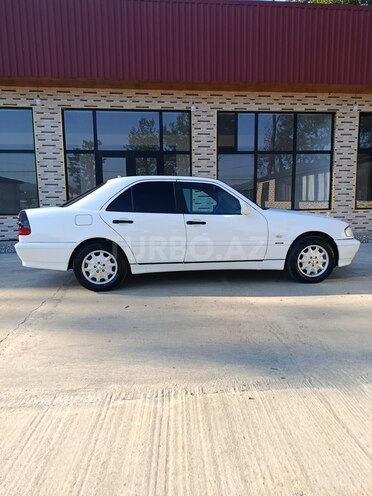 Mercedes C 220-11