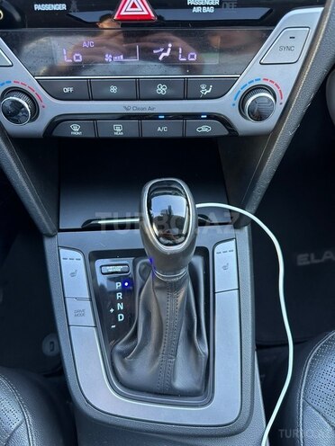 Hyundai Elantra-9