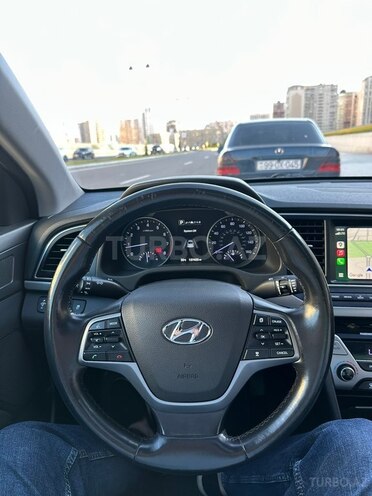 Hyundai Elantra-7