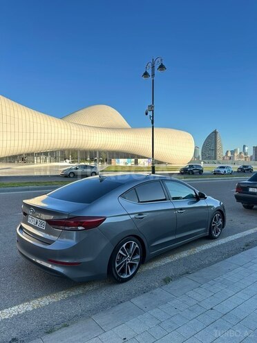 Hyundai Elantra-4