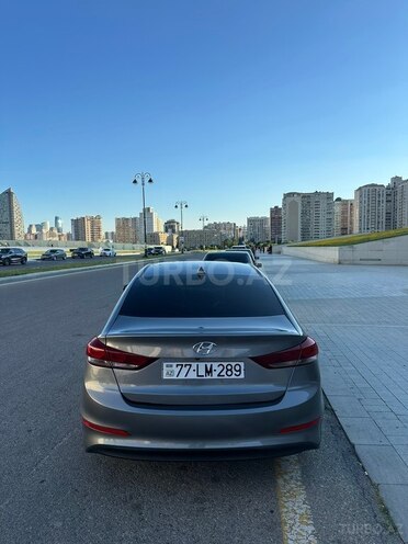 Hyundai Elantra-3