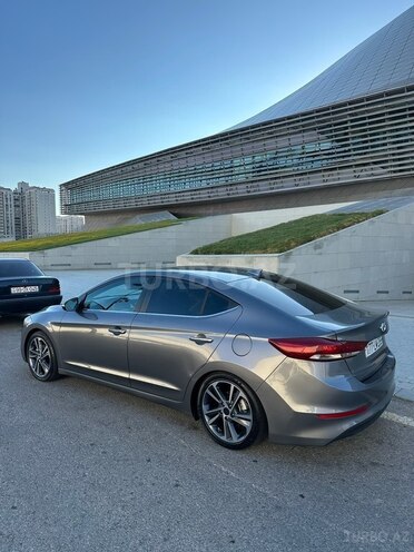 Hyundai Elantra-2