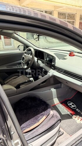 Hyundai Elantra-11