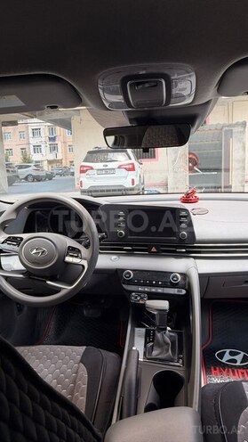 Hyundai Elantra-12