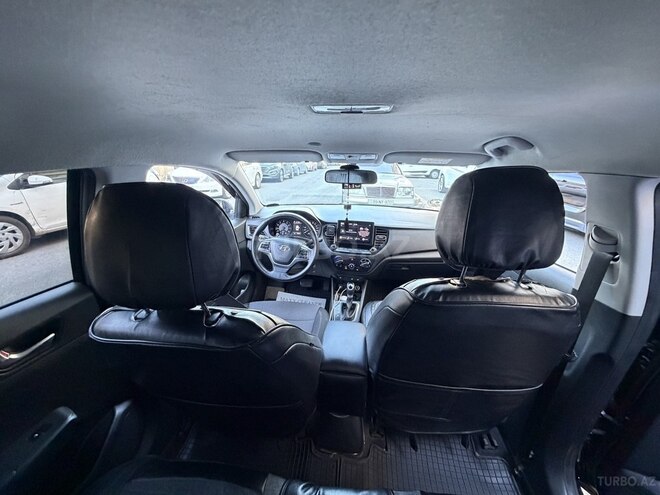 Hyundai Accent-19