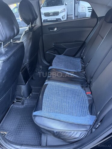 Hyundai Accent-21