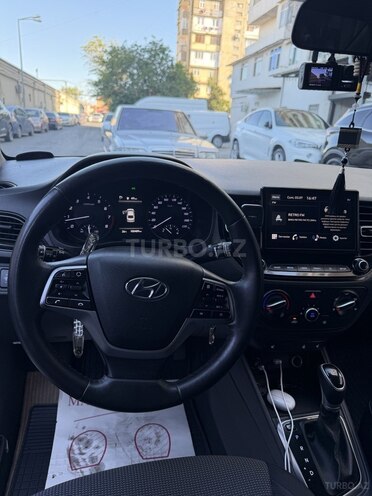 Hyundai Accent-17
