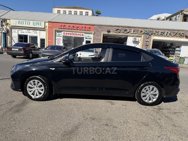 Hyundai Accent-4