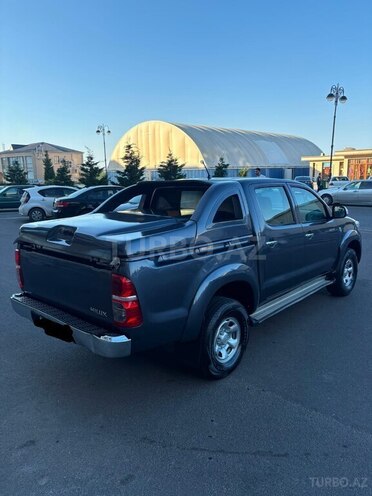 Toyota Hilux-2