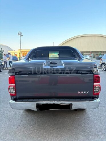 Toyota Hilux-7