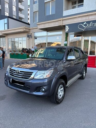 Toyota Hilux-1