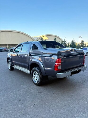 Toyota Hilux-5