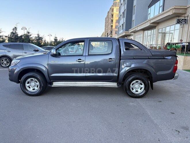 Toyota Hilux-10