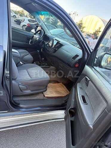 Toyota Hilux-13