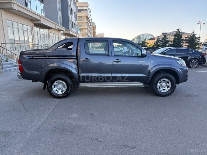 Toyota Hilux-11
