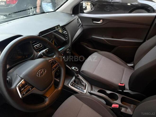 Hyundai Accent-8