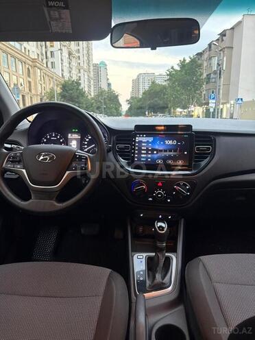 Hyundai Accent-6