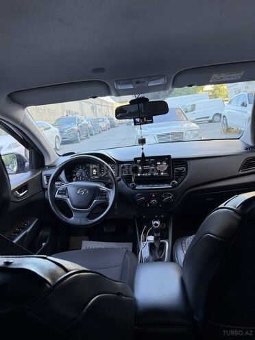 Hyundai Accent-3