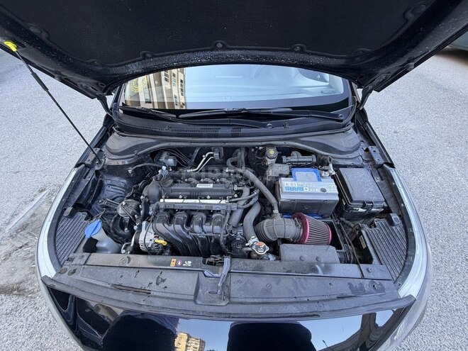 Hyundai Accent-12