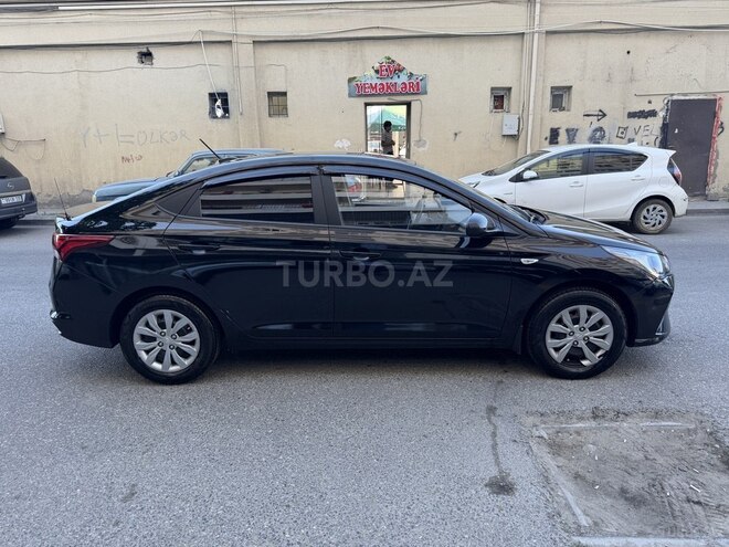 Hyundai Accent-5