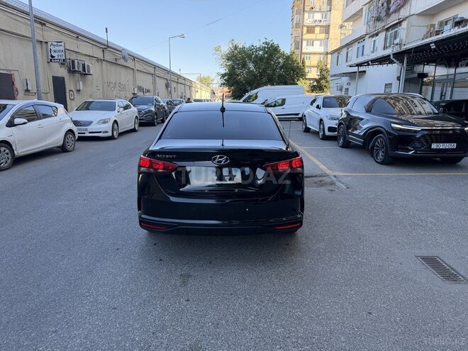 Hyundai Accent-6
