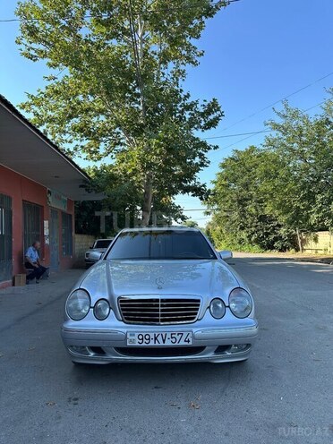 Mercedes E 240-1