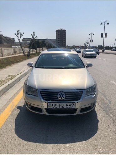 Volkswagen Passat-1