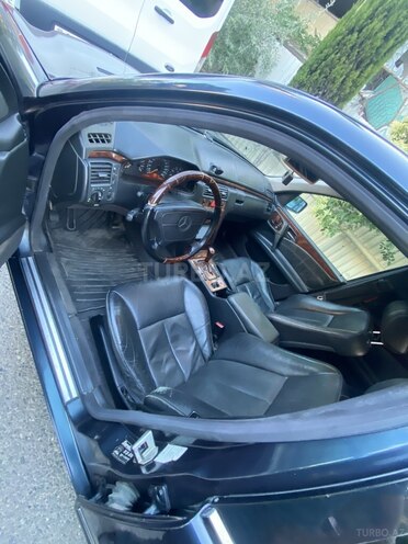 Mercedes E 240-3