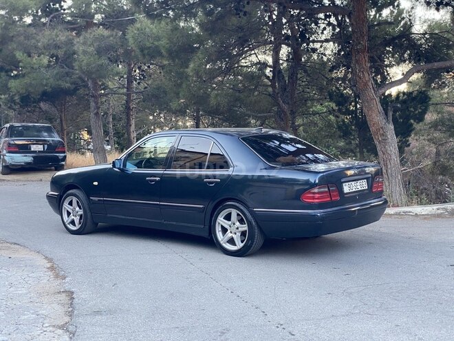 Mercedes E 240-7