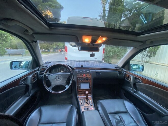 Mercedes E 240-6