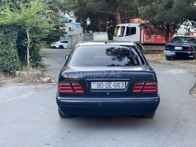 Mercedes E 240-2