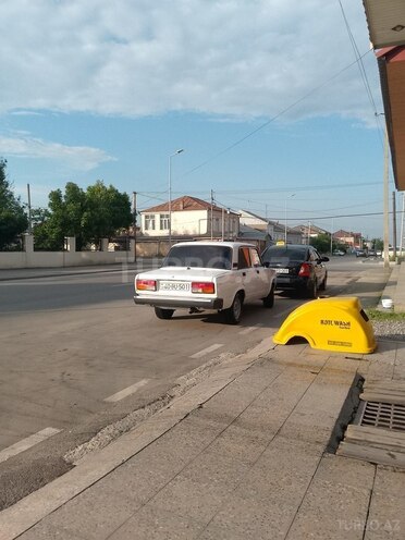 LADA (VAZ) 2107-2
