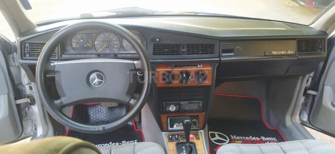 Mercedes 190-9