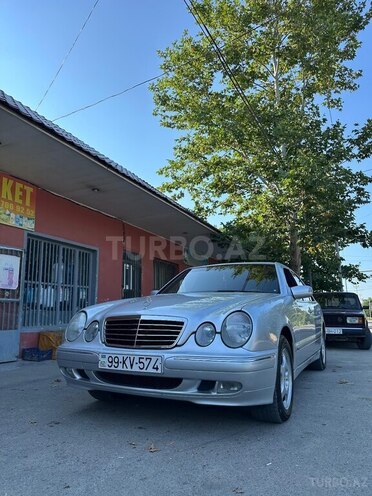 Mercedes E 240-3
