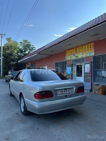 Mercedes E 240-4