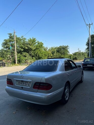 Mercedes E 240-5