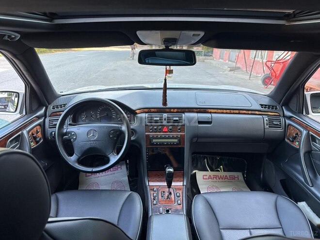 Mercedes E 240-6