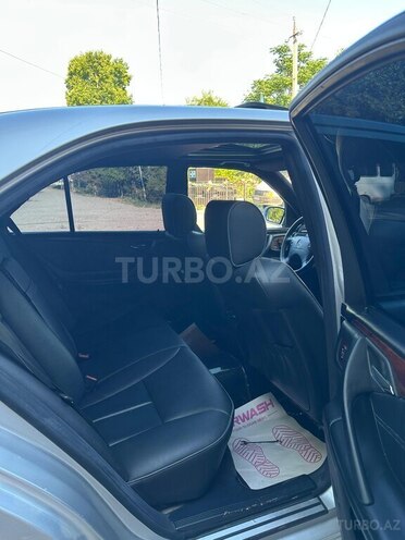 Mercedes E 240-8