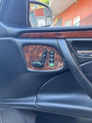 Mercedes E 240-10