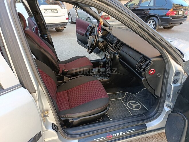 Opel Vectra-13