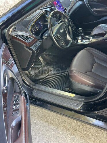 Hyundai Azera-10