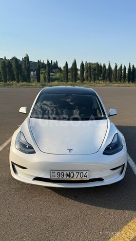 Tesla Model 3-1