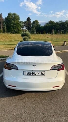 Tesla Model 3-2