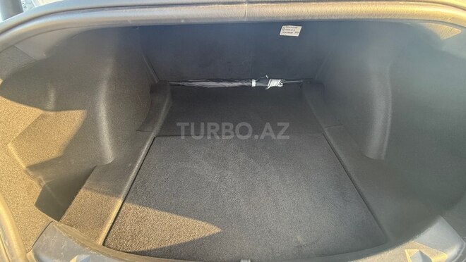 Tesla Model 3-8