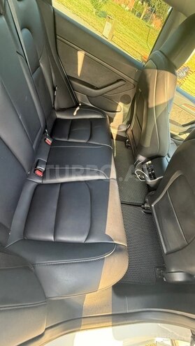Tesla Model 3-7