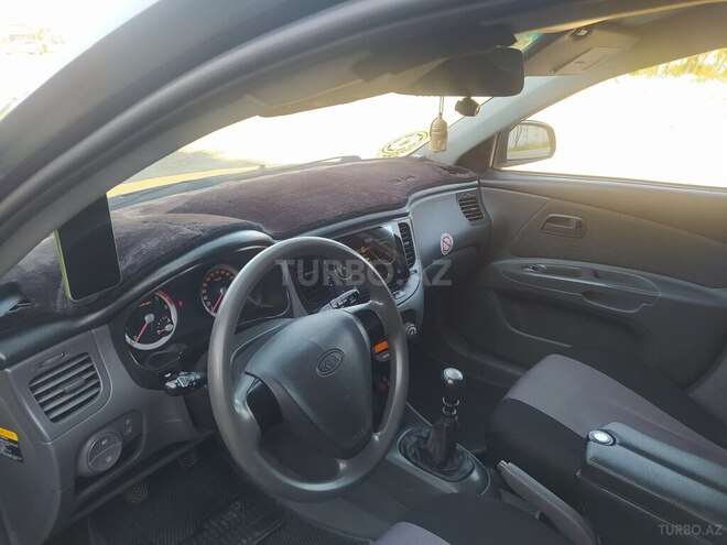 Kia Rio-5