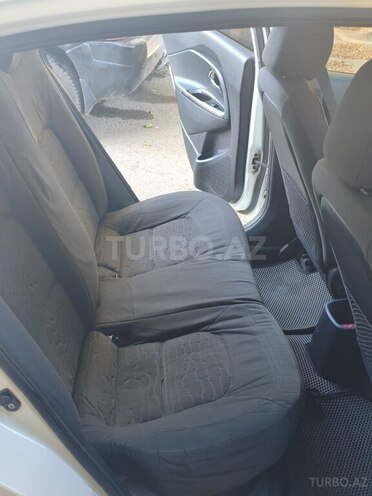 Kia Rio-10