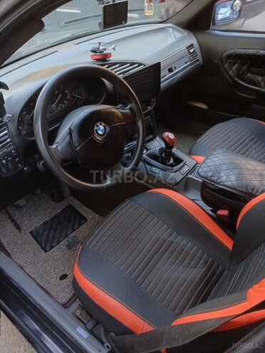 BMW 318-8